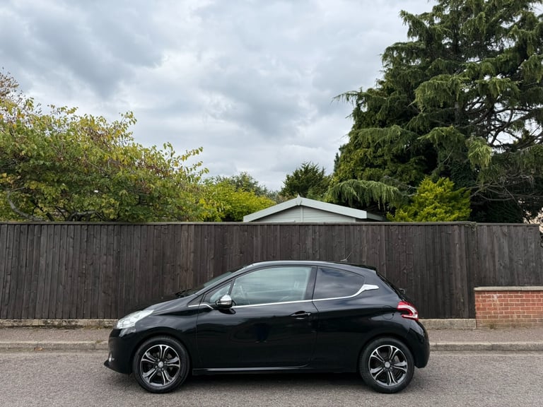 2013 Peugeot 208 1.2 VTi Allure 3dr HATCHBACK Petrol Manual