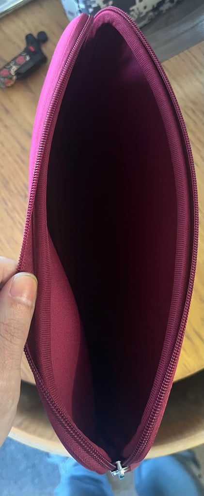 Arvok burgundy laptop case 