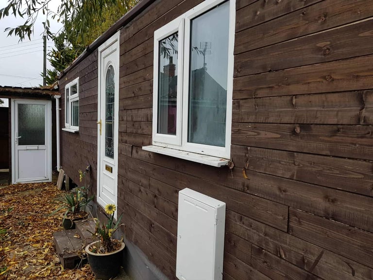 1 Bed Flat/Apartment for rent in Long Sutton, with private Living room, kitchen and bathroom.