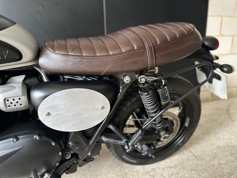 STUNNING 2020/20 TRIUMPH STREET SCRAMBLER MOTORCYCLE 