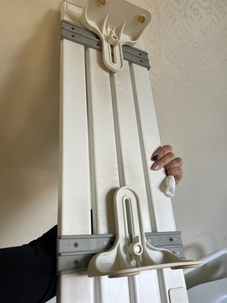 Medequip over bath seat. Good clean condition. Collection only from Brimington 