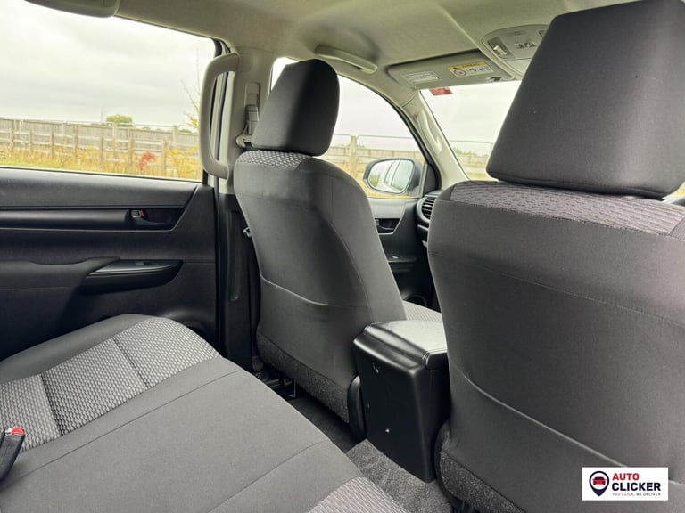 2020 Toyota Hilux 2.4 D-4D Active Pickup Extended Cab 4dr Diesel Manual 4WD Euro 6 (3.5t) (15 Pic...