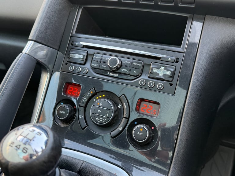 Peugeot, 3008, Hatchback, 2015, Manual, 1560 (cc), 5 doors