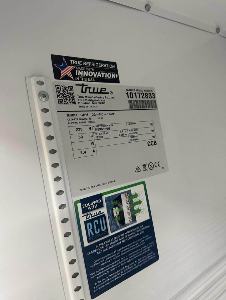 upright commercial fridge 