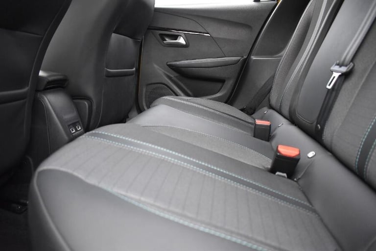 2021 Peugeot 208 1.2 PureTech Allure Hatchback 5dr Petrol EAT Euro 6 (s/s) (130 ps) HATCHBACK Pet...