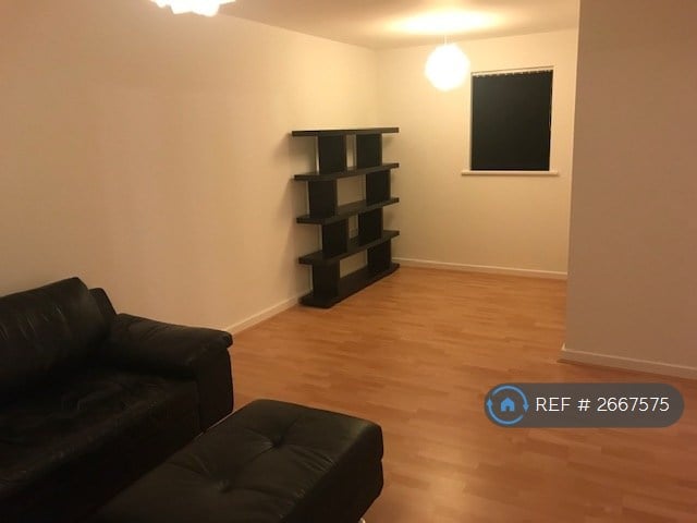 1 bedroom flat in Newbury Park, Ilford, IG2 (1 bed) (#2667575)