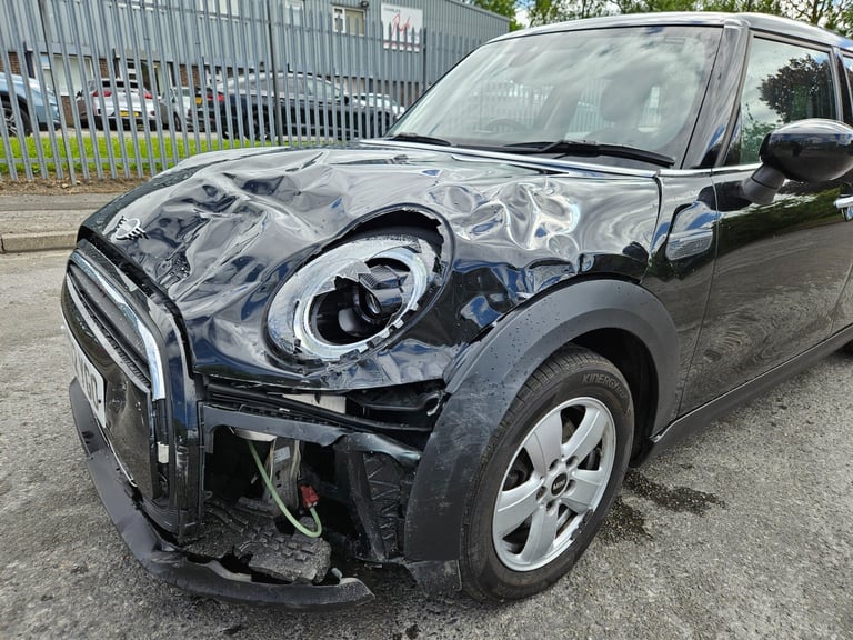 2022 72 MINI Hatchback 1.5 Cooper Classic 5dr Auto Black Damaged Salvage