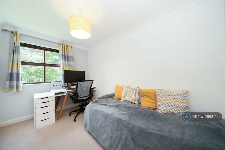 2 bedroom flat in Orphanage Road, Watford, WD24 (2 bed) (#2658124)