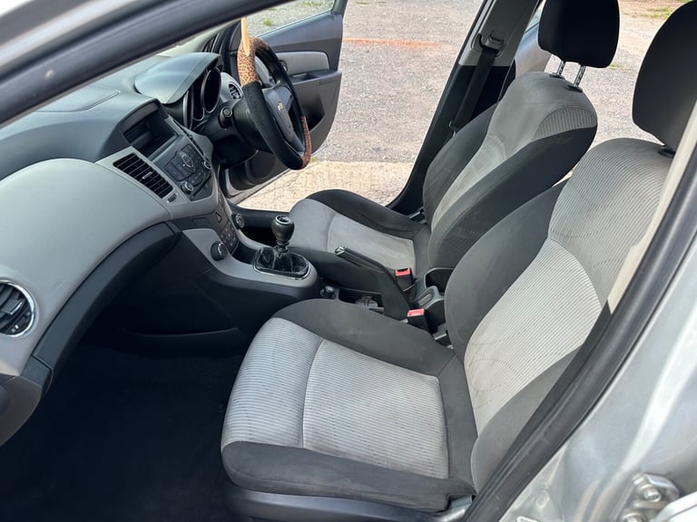 2013 Chevrolet Cruze 1.6 LS 5 DR HATCHBACK HATCHBACK Petrol Manual