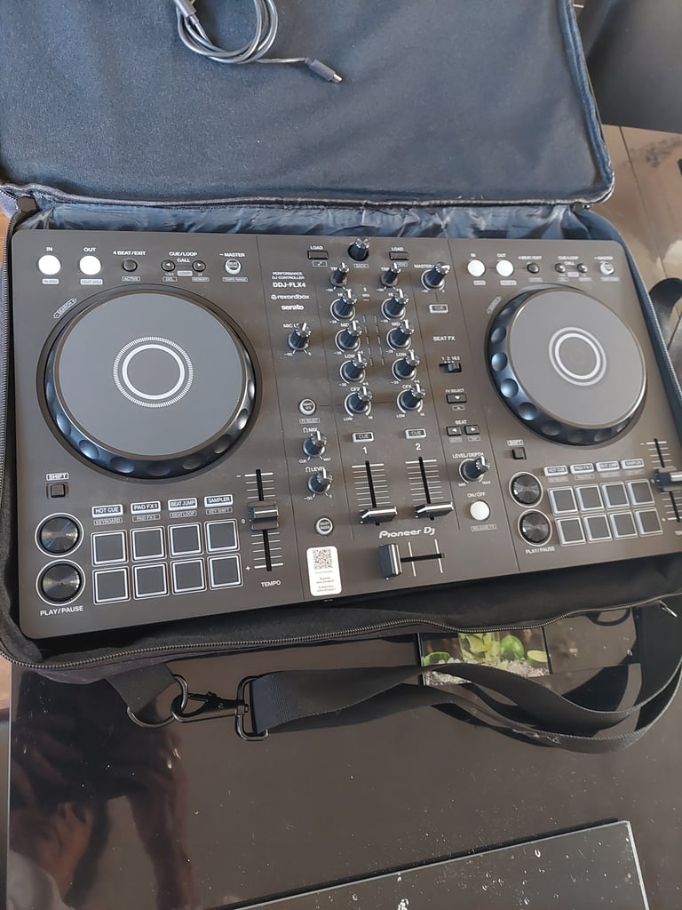 image for Pioneer DDJ-FLX4 dj controller 