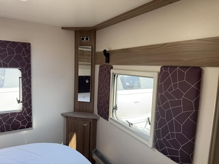 2020 SWIFT Challenger x835 4 Berth fixed island bed