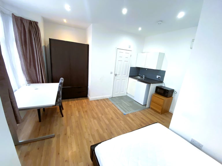 image for BEDSIT STUDIO IN ILFORD £900 PCM