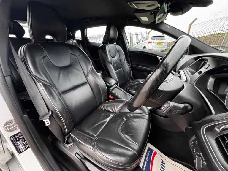 2015 15 VOLVO V40 1.6 D2 R-DESIGN LUX HATCHBACK 5DR DIESEL MANUAL EURO 5 (S/S) (