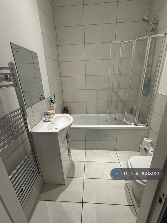 2 bedroom flat in Bury Road, Rawtenstall, Rossendale, BB4 (2 bed) (#2608189)