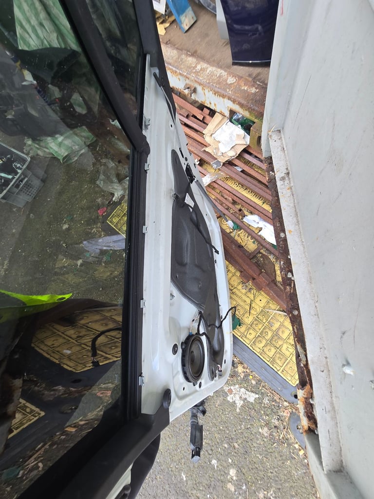 BMW 3 SERIES F30 LCI SINGLE BACK rear Driver Side DOOR  WHITE Breaking Parts 