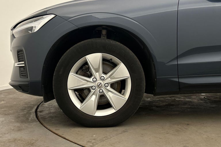 2022 Volvo XC60 Momentum, B5 AWD mild hybrid ESTATE Petrol/Electric Hybrid Automatic