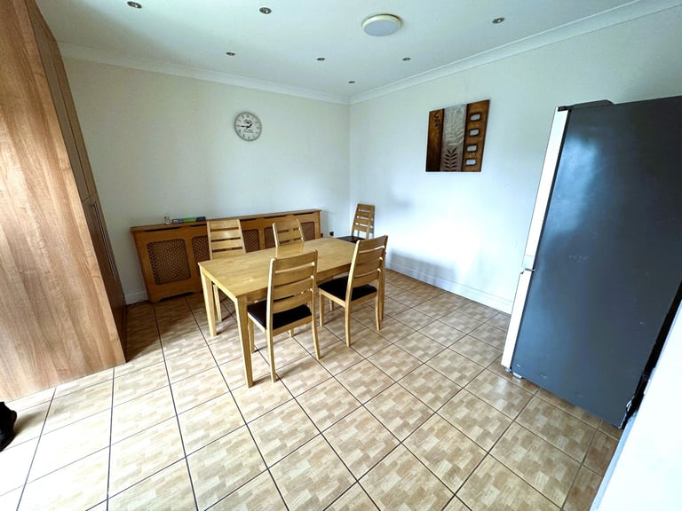 6/7 BED HOUSE ILFORD £3500 PCM