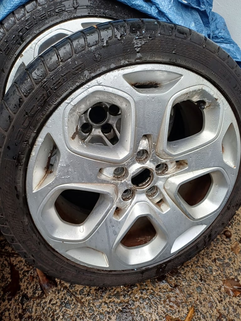 Ford 5-stud alloys (235/40 R18)