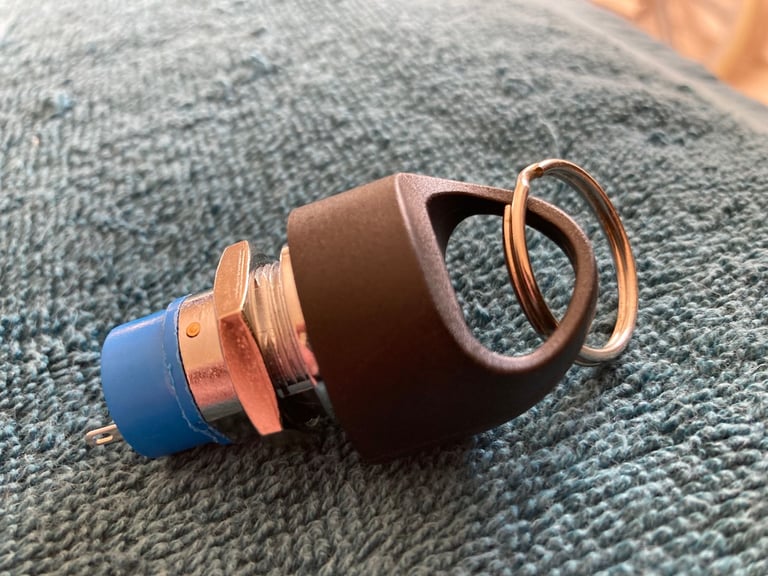 PRIDE MOBILITY SCOOTERS & OTHERS ON / OFF SWITCH LOCK WITH KEY - UK SELLER