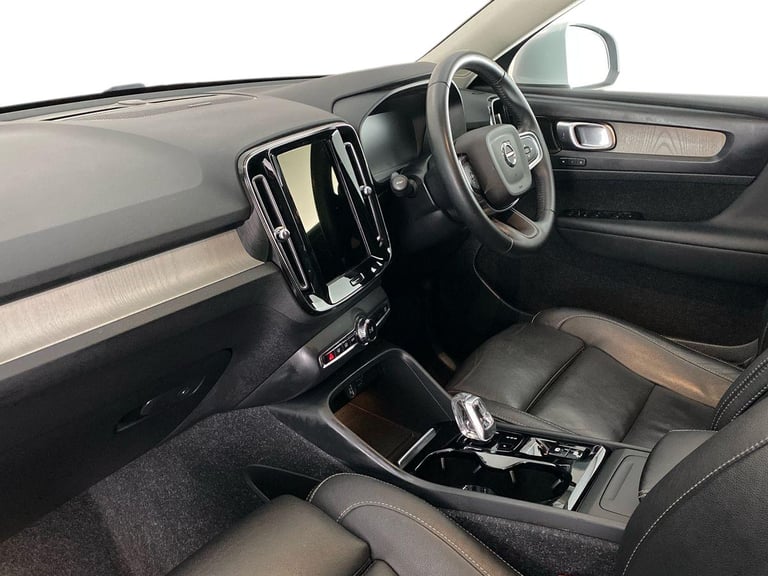 2020 Volvo XC40 2.0 B4P Inscription Pro 5dr Auto Crossover/SUV PETROL Automatic