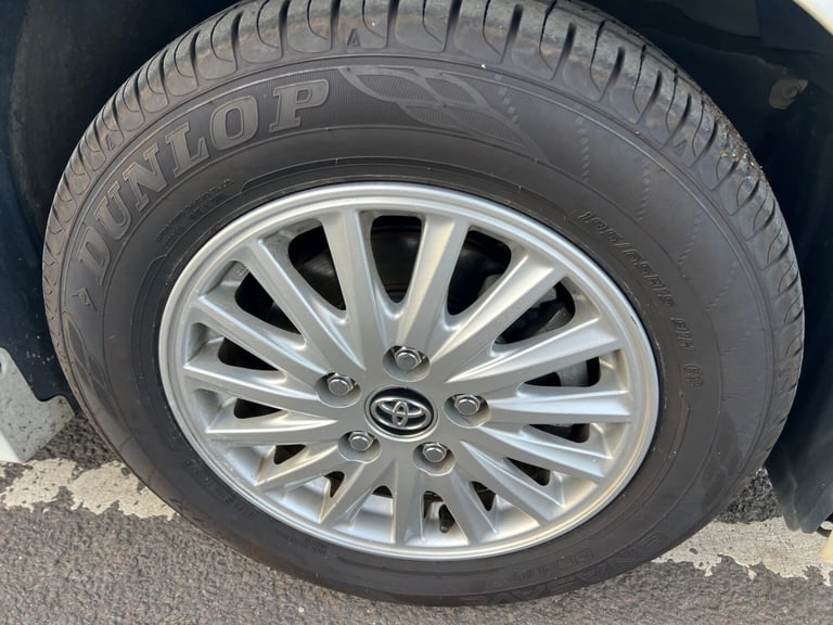 2015 Toyota Noah MPV Hybrid Electric  Automatic