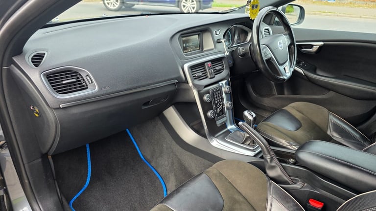 2015 Volvo V40 T2 [122] R DESIGN 5dr HATCHBACK Petrol Manual