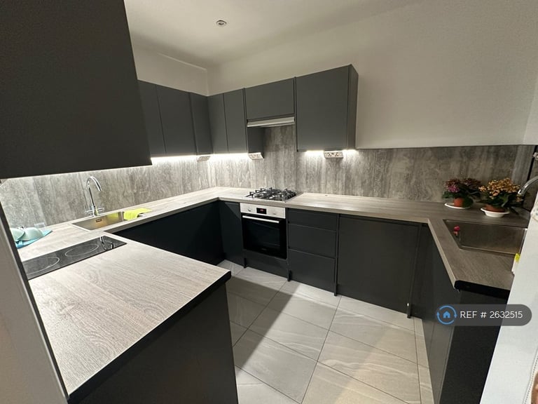 3 bedroom flat in Gainsborough Gardens, London, NW11 (3 bed) (#2632515)