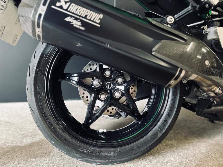 STUNNING ONE OWNER 2023/23 KAWASAKI NINJA H2 SX PERFORMANCE MOTORCYCLE 