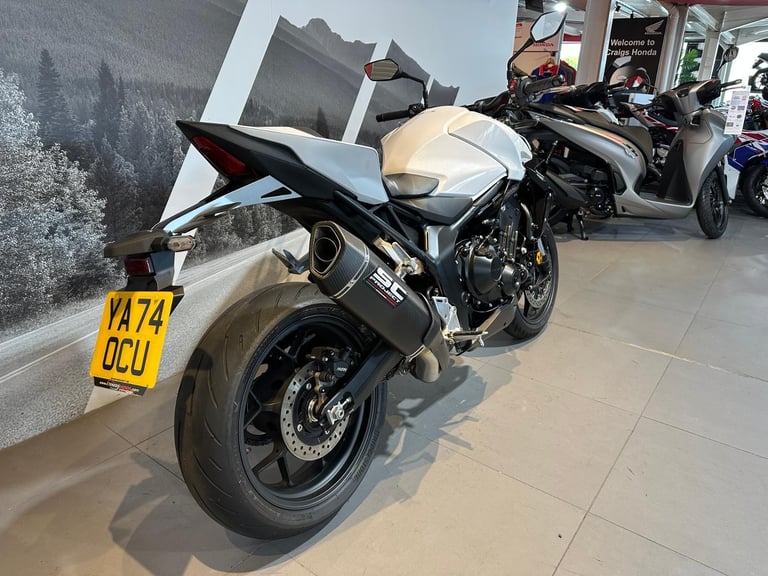 Honda CB 1000 Hornet 2025 with only 1075 miles + extra's 