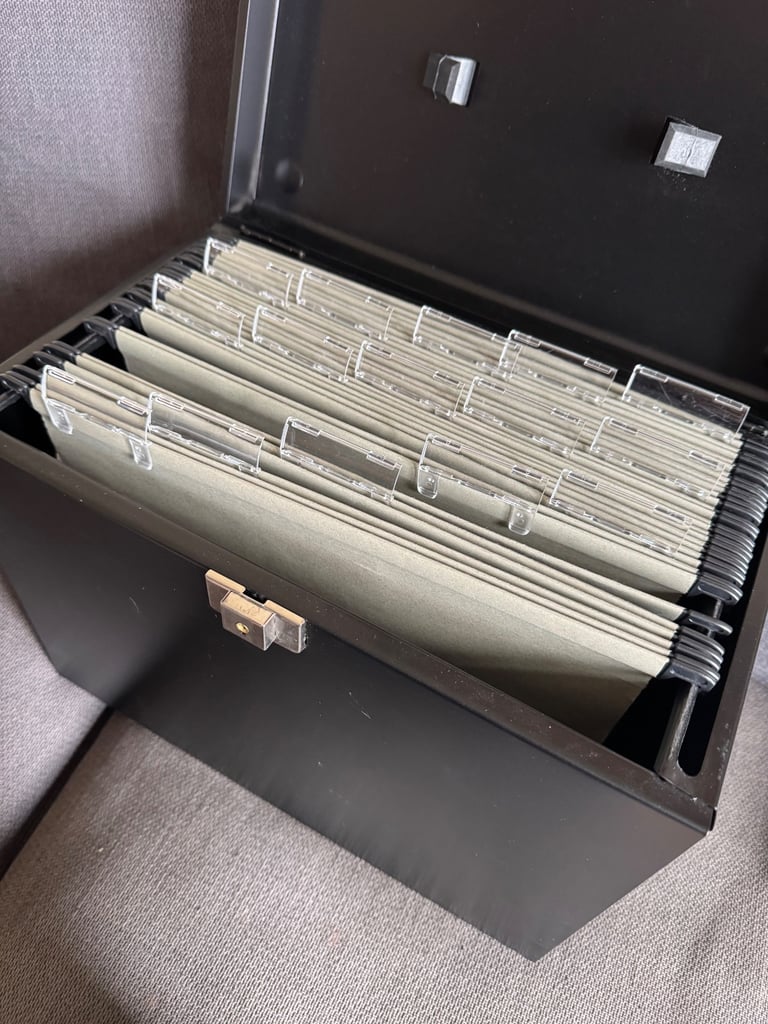 Portable small filing cabinet