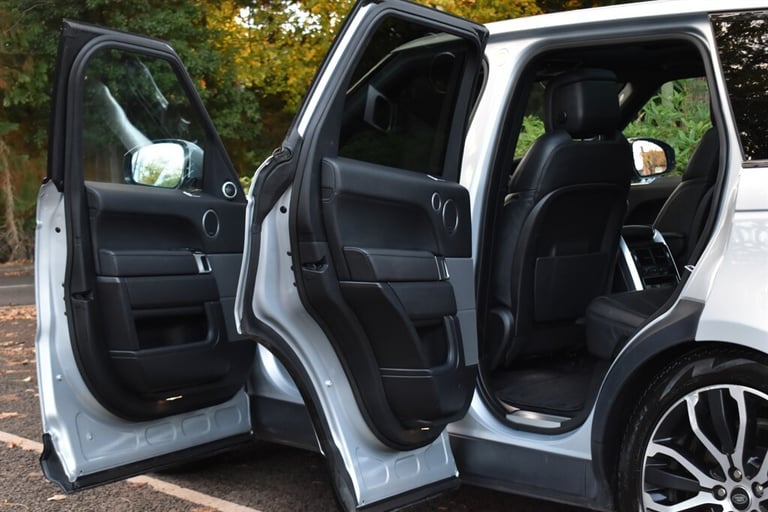 2021 Land Rover Range Rover Sport HSE SILVER+Panoramic Roof and Electric Deployable Tow Pack Esta...