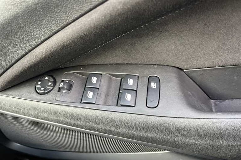 2022 Vauxhall Crossland 1.2i Turbo (110 PS) Ultimate 5 Door Petrol SUV *** 1 Owner / Full Vauxhal...