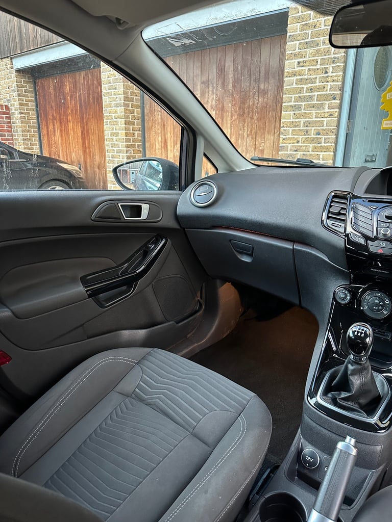 Ford, FIESTA, Hatchback, 2013, Manual, 1241 (cc), 5 doors