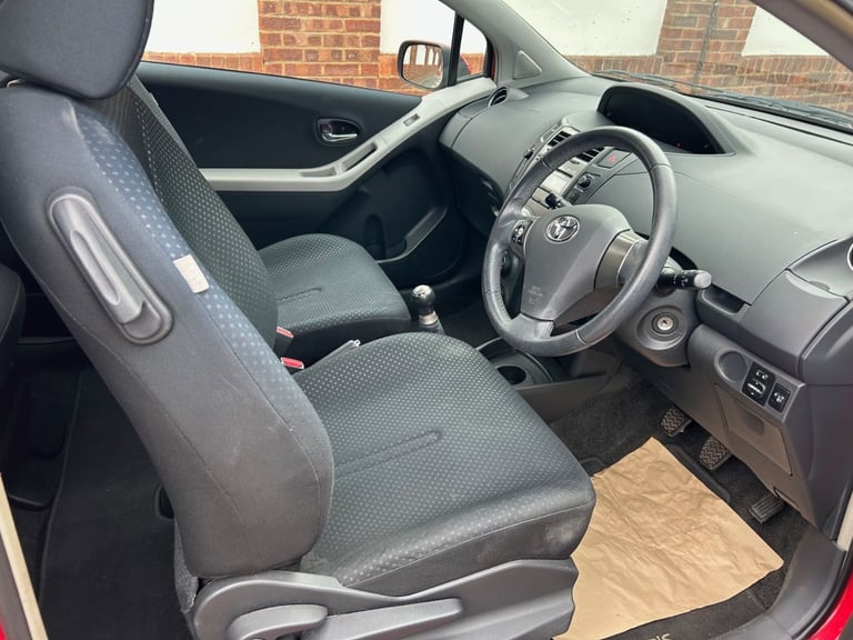 TOYOTA YARIS 1.0cc 2010 £35 A YEAR ROAD TAX !! DRIVES WITH NO FAULTS !! LONG MOT !! VGC !!