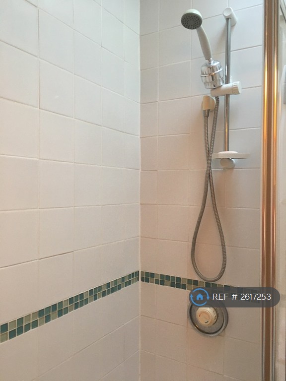 2 bedroom flat in Royal York Villas, Bristol, BS8 (2 bed) (#2617253)