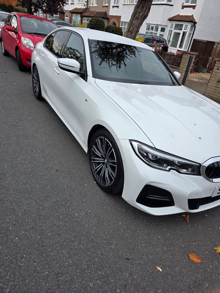 BMW, 3 SERIES, Saloon, 2019, Semi-Auto, 1998 (cc), 4 doors. Excellent condition 