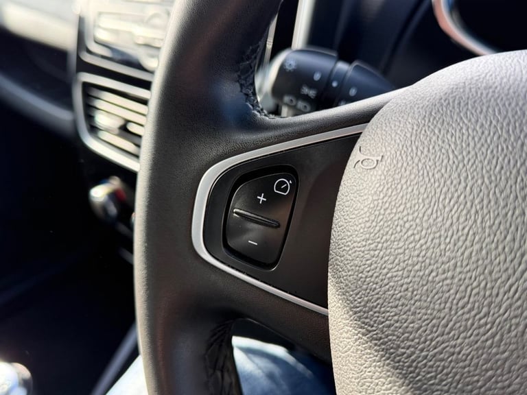 2019 Renault Clio 1.5 dCi Play Hatchback 5dr Diesel Manual Euro 6 (s/s) (90 ps) Hatchback Diesel ...
