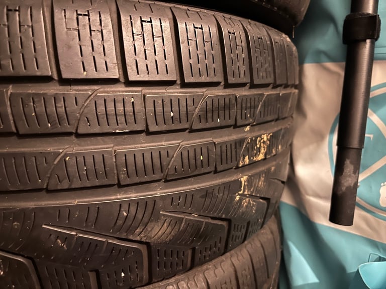 Winter tyres 245/45/17 x 5 
