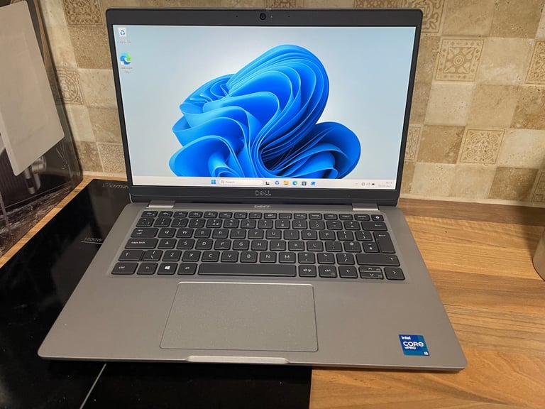 Dell laptop i5 11th Gen windows 11 like new 