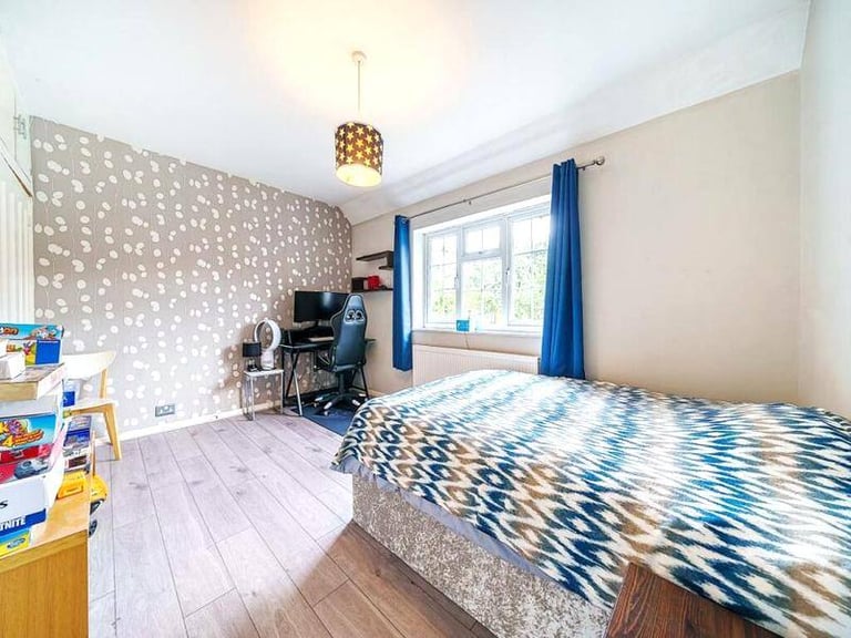 🏠 Bright and cozy room available in East Ham