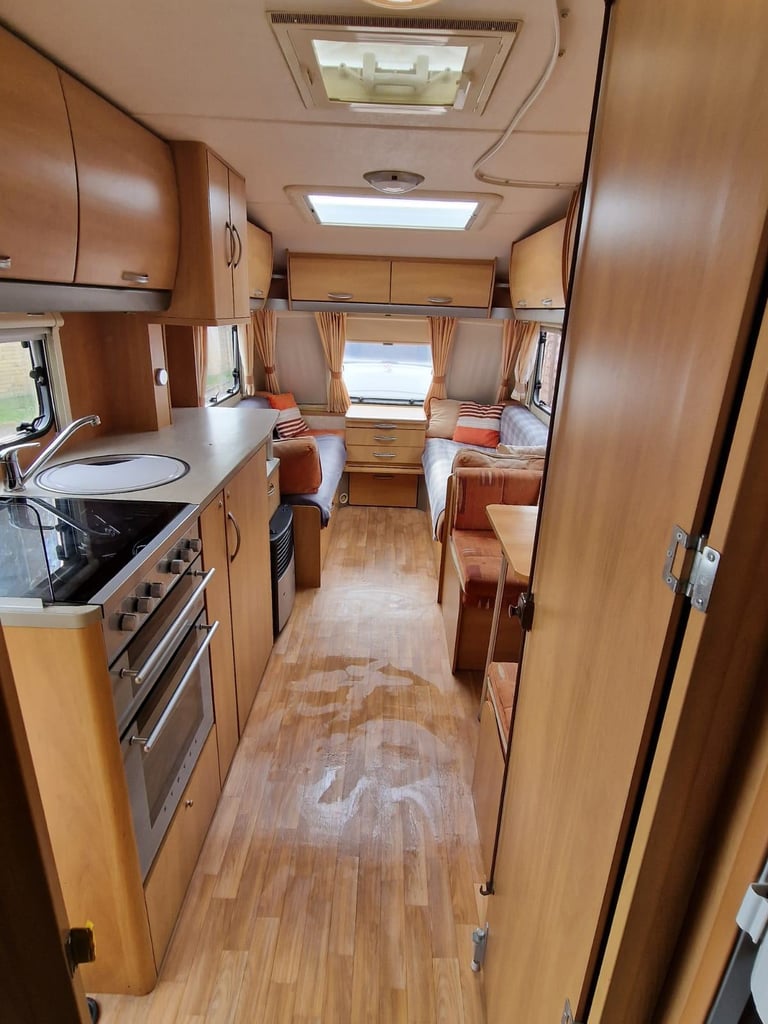 Swift charisma 560 2006 