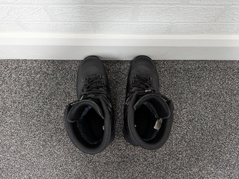 Great Condition LOWA Military Combat Boots GORE-TEX® Black / Size 7 UK / FREE LOCAL DELIVERY