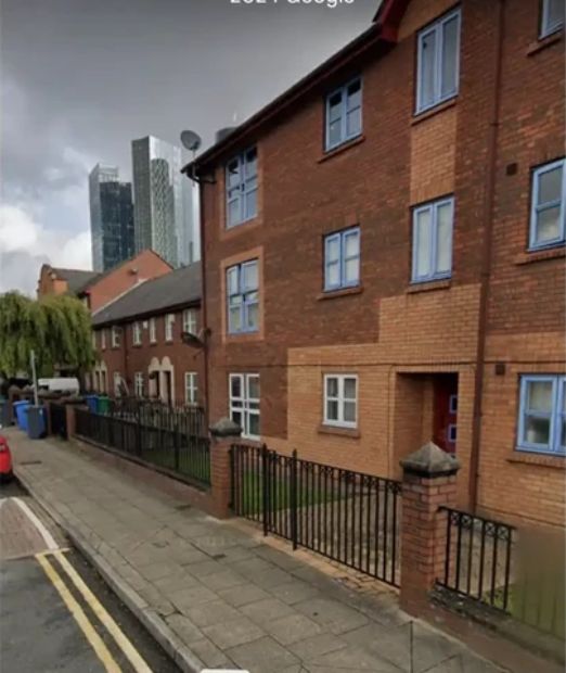 Bright Top-Floor 1-Bed Flat with Balcony in Peaceful Area near Manchester City Centre