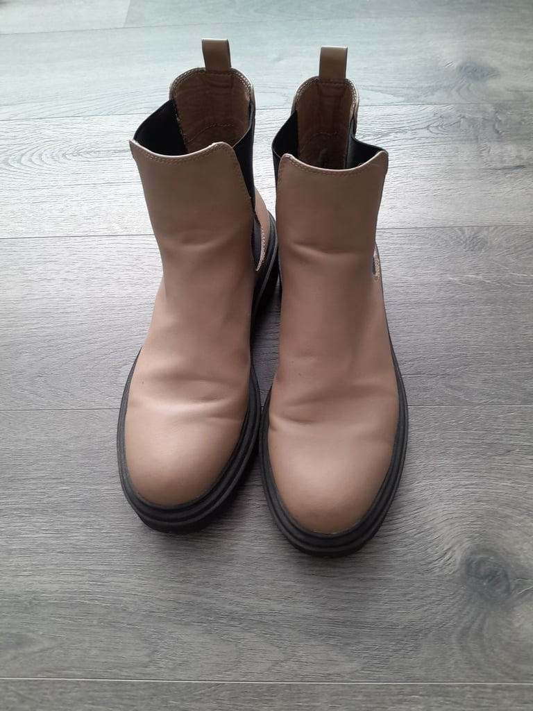 image for Ladies Boots size 8