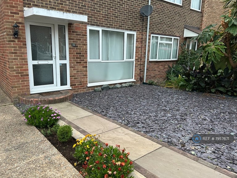 3 bedroom house in Crofton Close, Ashford, TN24 (3 bed) (#1957671)