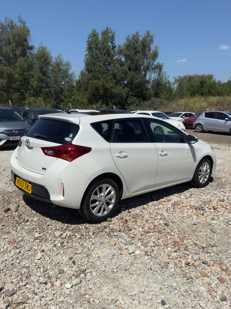 2025 Toyota Auris PETROL AUTOMATIC 1,5L Hatchback HYBRID ELECTRIC Manual