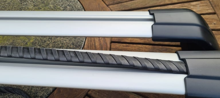 EVOQUE Jaguar Range Rover Roof Cross Bars & Keys - (NEW)