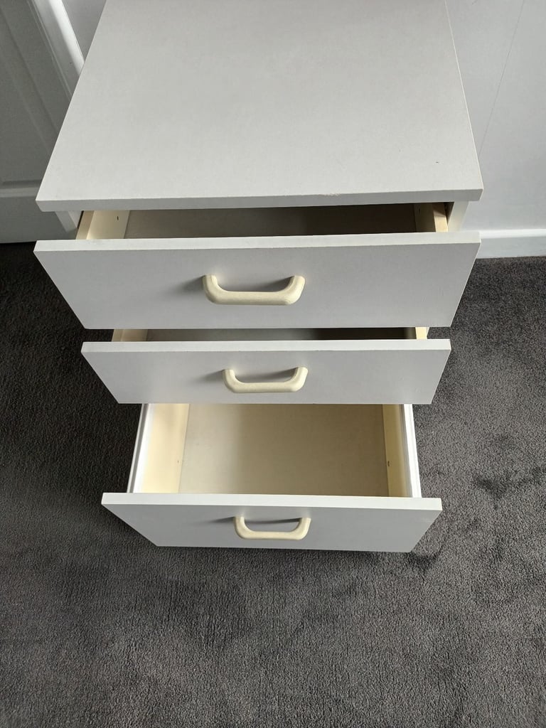Small Set of Drawers/Filing