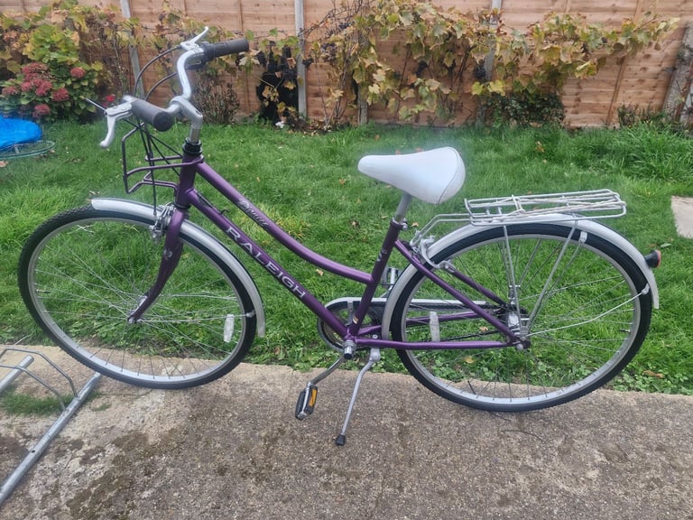 GIRLS LADIES WOMES ADULTS RALEIGH PIONEER 700cc WHELLS 17 INCH FRAME 3 SPEED BIKE BICYCLE