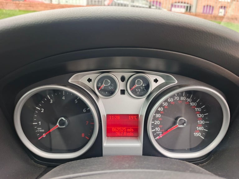 2010 Ford Focus 1.6 Zetec 5dr ESTATE Petrol Automatic